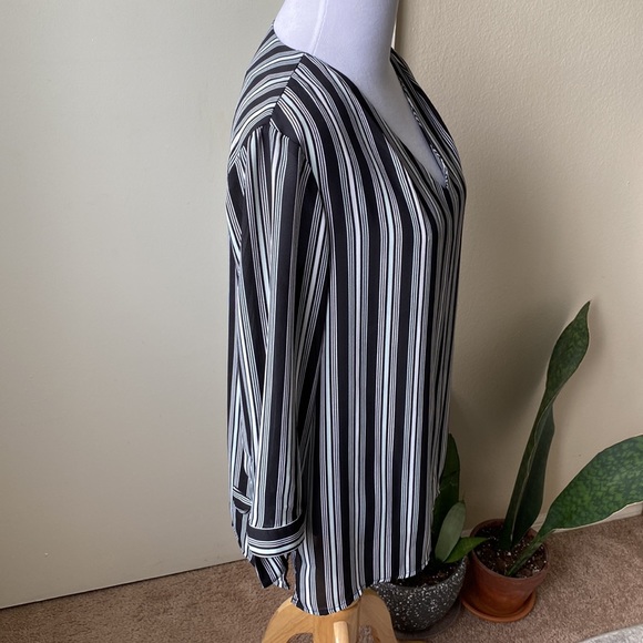 FINAL SALE Striped blouse with ties at wrists - Picture 4 of 7